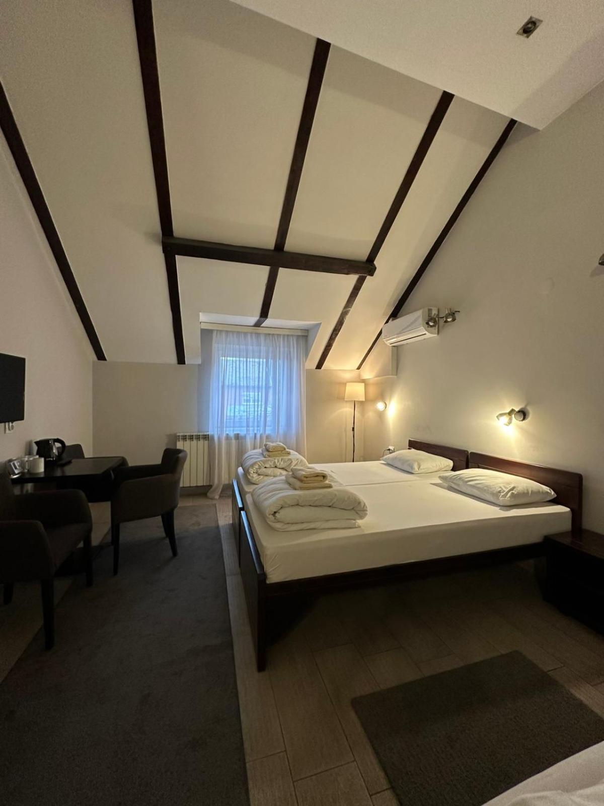 Apartments & Accommodation Stojic Novi Sad Quarto foto