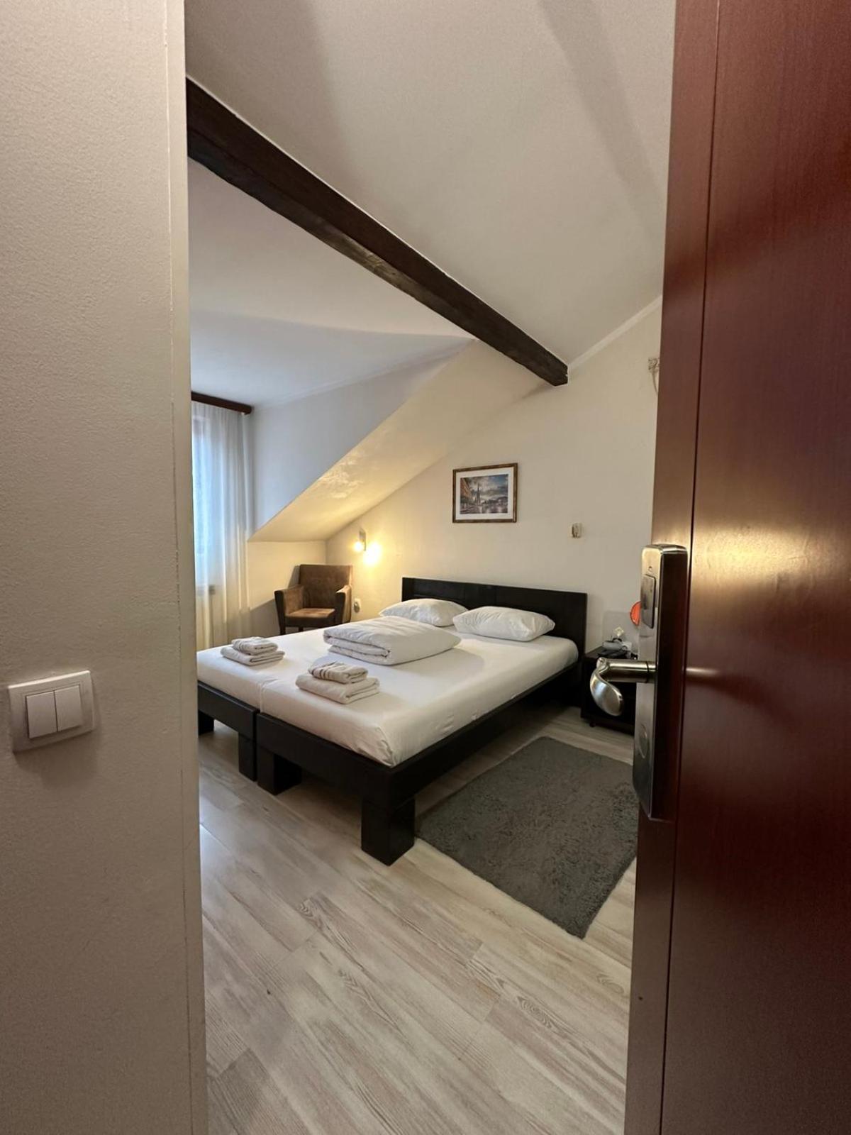 Apartments & Accommodation Stojic Novi Sad Quarto foto
