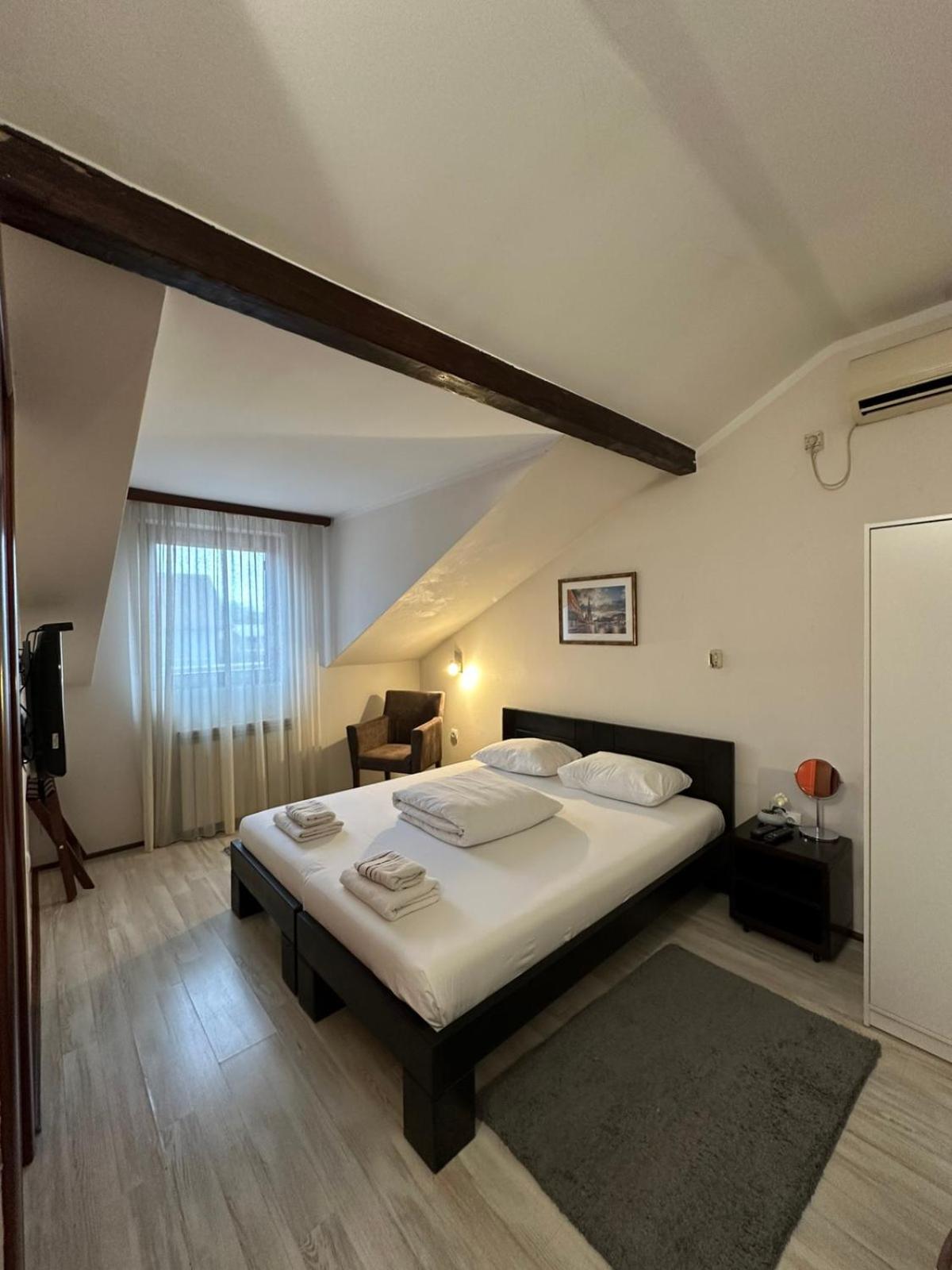 Apartments & Accommodation Stojic Novi Sad Quarto foto